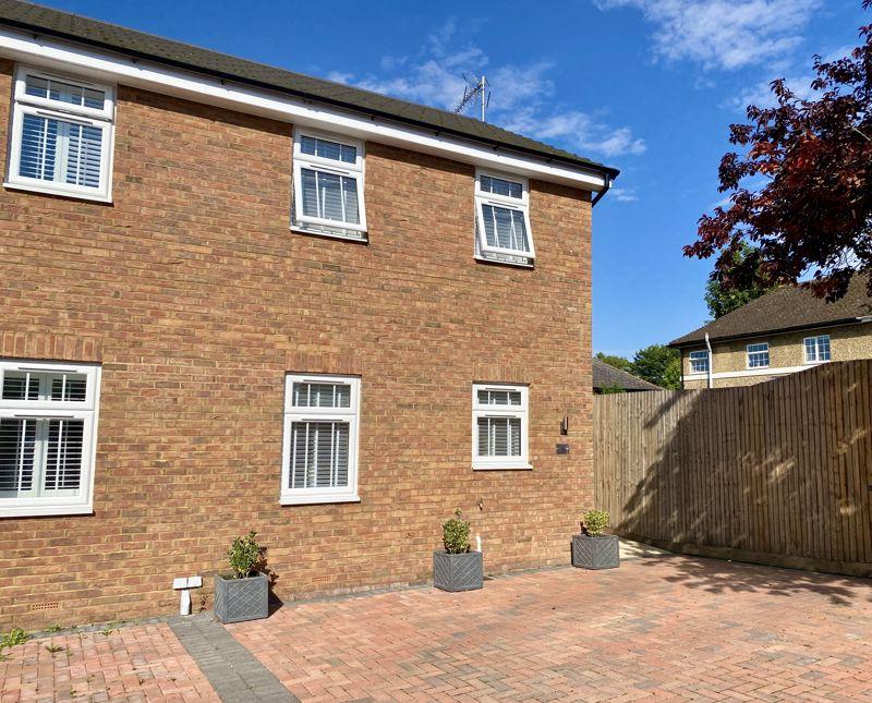 Bull Pond Lane, Dunstable 2 bed semidetached house for sale £340,000