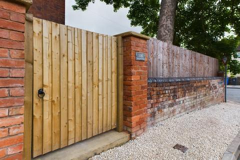 110 Birmingham Road, Lichfield, WS14 9BW