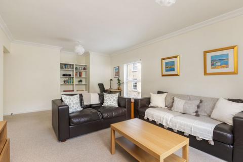 Flat 5, Palmerston Court Barnes Close, Winchester, SO23 9TS
