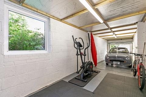 Flat 5, Palmerston Court Barnes Close, Winchester, SO23 9TS