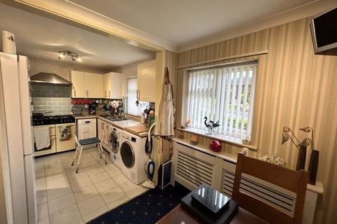 1 Brooklands, Colwyn Bay, LL29 8EN