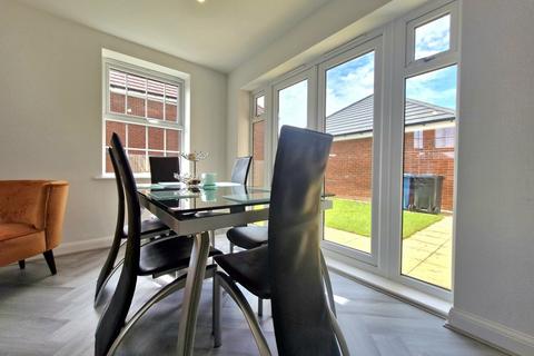 5 bedroom detached house to rent, St. Stephens Way, Fradley, Lichfield