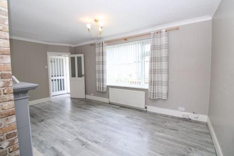 3 bedroom semi-detached house to rent, Briar Close, Blaydon