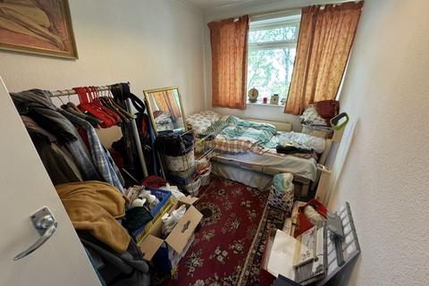2 bedroom flat for sale, Badminton Close, Northolt