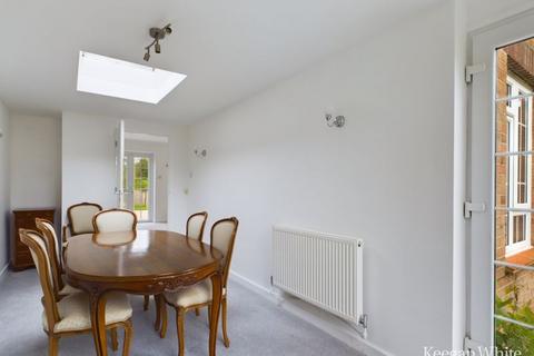 3 School Close, High Wycombe, HP11 1PH