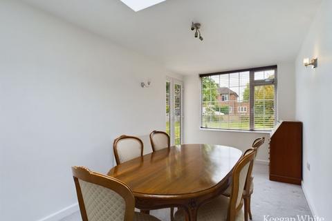 3 School Close, High Wycombe, HP11 1PH