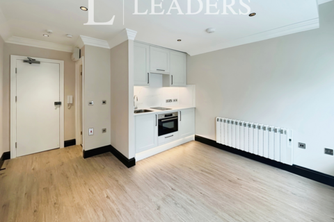 Studio to rent, Belvedere Terrace