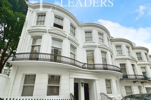 Studio to rent, Belvedere Terrace