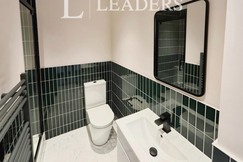 Studio to rent, Belvedere Terrace