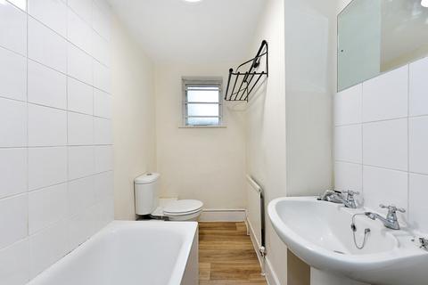 61b Lauriston Road, London, E9 7HA