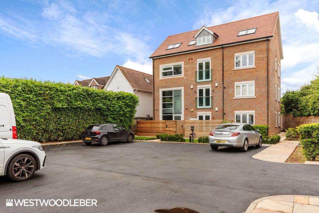 Nazeing New Road, Broxbourne EN10 2 bed apartment to rent £1,500 pcm