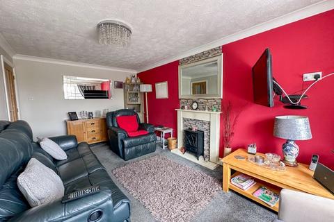 3 Hazel Grove, Leek, ST13 8UU