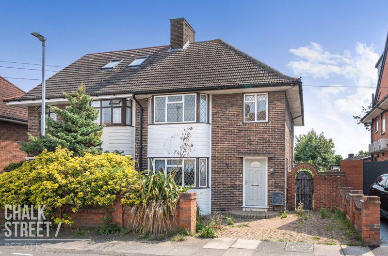 Waterbeach Road, Dagenham, RM9 3 bed semidetached house for sale £