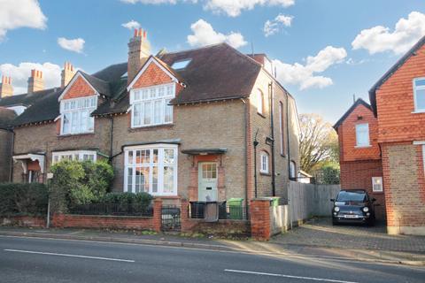 2 bedroom maisonette to rent, THE CRESCENT, LEATHERHEAD KT22