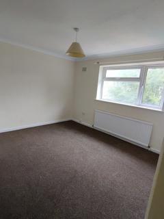 3 bedroom terraced house to rent, King George Close, Stevenage SG1