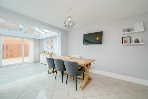 8 Weavers Way, Scholes, Cleckheaton, BD19 6AN