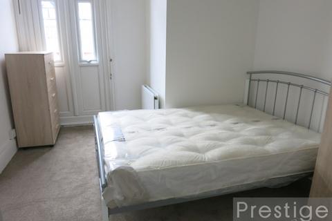 3 bedroom maisonette to rent, St. Margarets Avenue, London N15