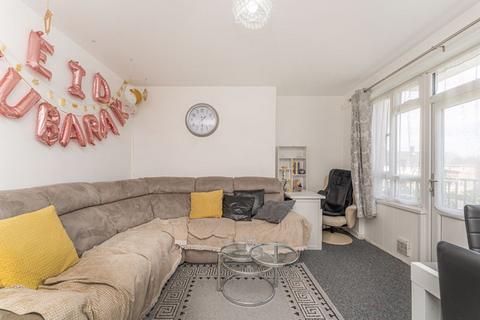 3 bedroom flat for sale, Bouvier Road, Enfield