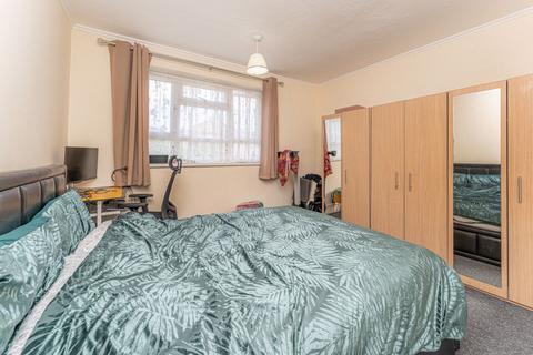 3 bedroom flat for sale, Bouvier Road, Enfield