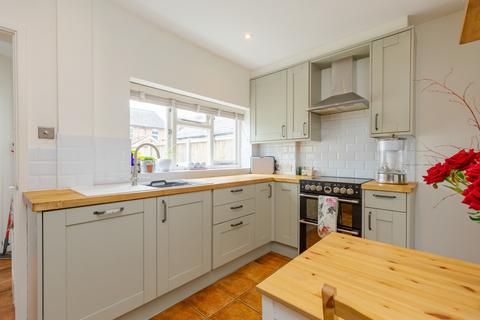 2 bedroom terraced house to rent, Lawnsmead, Wonersh Village