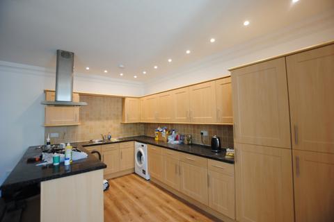 2 bedroom flat to rent, Manor Mount, London SE23