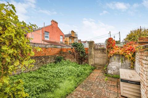 4 bedroom terraced house for sale, Francis Avenue, Southsea