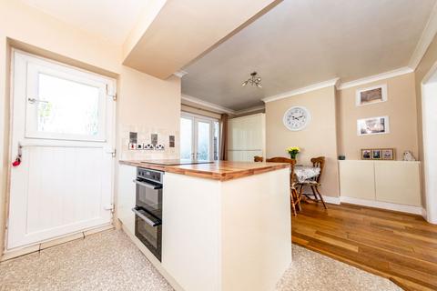 3 bedroom semi-detached house for sale, Southleigh Gardens, Leeds