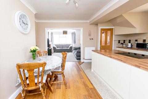 3 bedroom semi-detached house for sale, Southleigh Gardens, Leeds