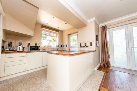 3 bedroom semi-detached house for sale, Southleigh Gardens, Leeds