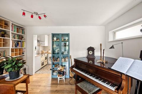 114 Shakespeare Road, Hanwell, London, W7 1LX