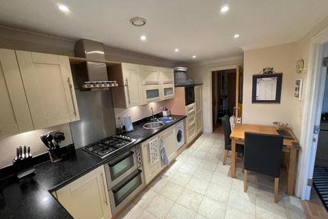 2 bedroom apartment to rent, Kings Gate, Horsham, West Sussex, RH12 1AE
