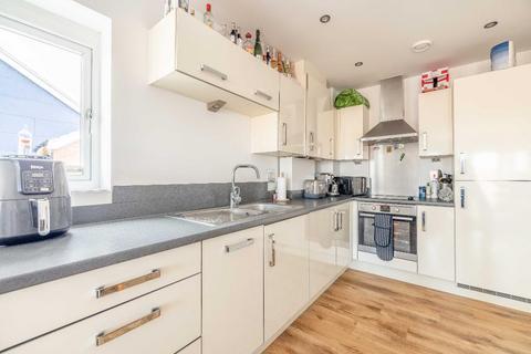 2 bedroom flat for sale, Chadwick Road, Langley, SL3 7FU