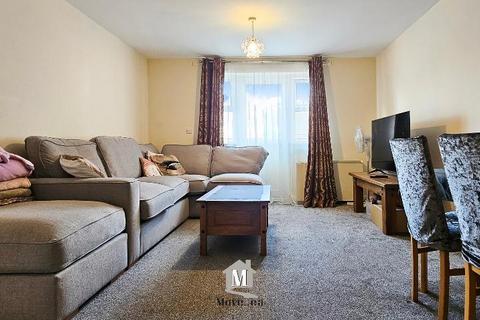 2 bedroom flat for sale, Rokesby Road, Slough, Buckinghamshire, SL2 2ED