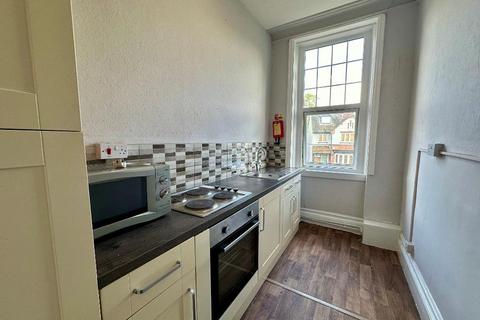 Flat share to rent, 1a Palmeira Avenue, Westcliff on Sea, Essex, SS0 7RP