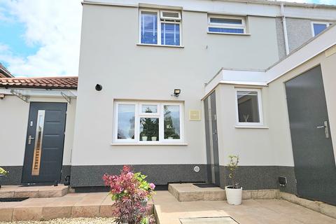 3 bedroom end of terrace house to rent, Two Acres Road, Bristol BS14