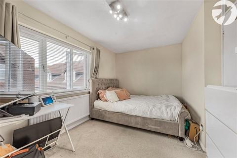 90 Knights Manor Way, Dartford, DA1 5SP