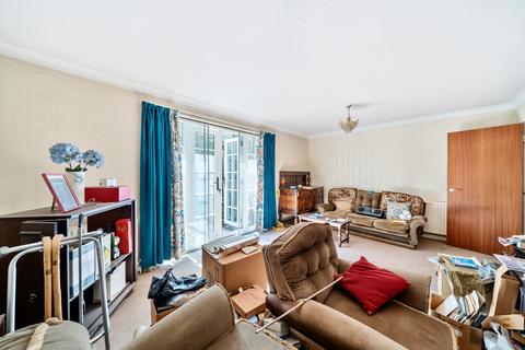2 bedroom apartment for sale, Warren Court, Elgin Road, Weybridge