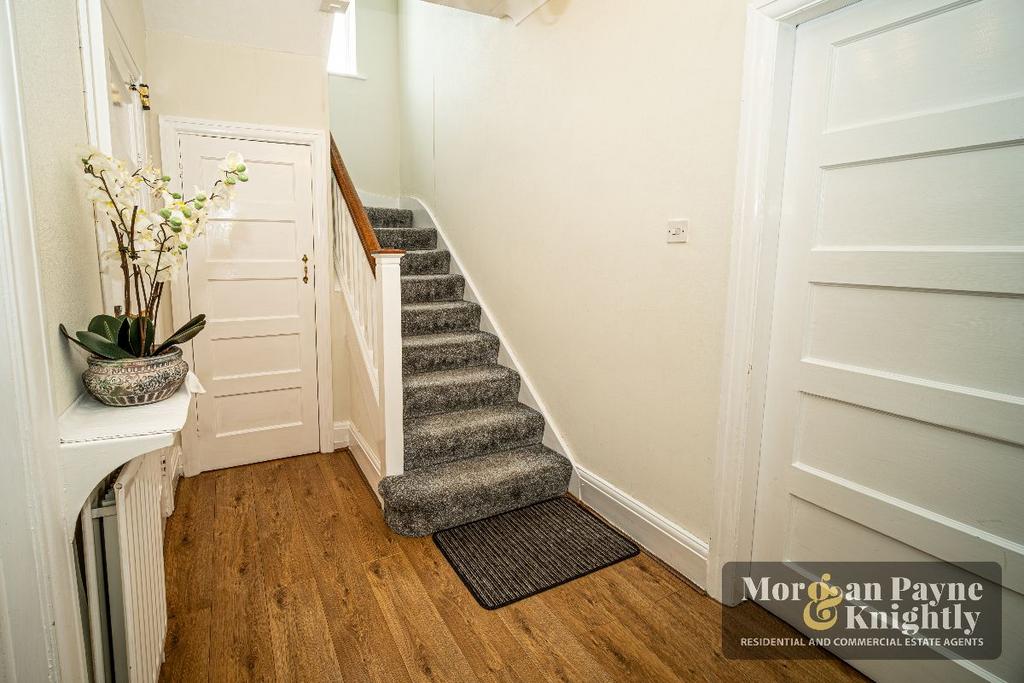 Tettenhall, Wolverhampton WV6 5 bed detached house to rent £1,900 pcm (£438 pw)