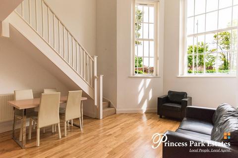 2 bedroom apartment to rent, Royal Drive , London N11