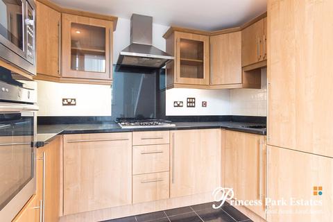2 bedroom apartment to rent, Royal Drive , London N11