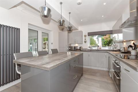 4 bedroom semi-detached house for sale, Monkton Street, Monkton, Ramsgate, Kent