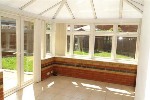 3 bedroom house to rent, Turnstone Way, Stanground, PE2 8SW