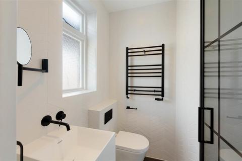 2 bedroom apartment to rent, Sutherland Street SW1