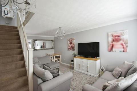 14 Westmacott Drive, Feltham, TW14 9RN