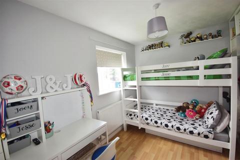 14 Westmacott Drive, Feltham, TW14 9RN