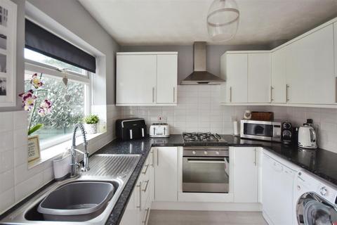14 Westmacott Drive, Feltham, TW14 9RN