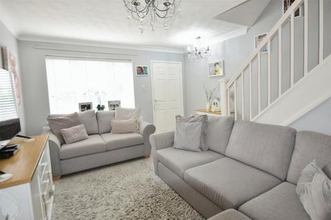 14 Westmacott Drive, Feltham, TW14 9RN