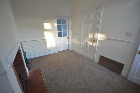 2 bedroom terraced house to rent, King Street, Wollaston