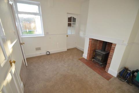 2 bedroom terraced house to rent, King Street, Wollaston