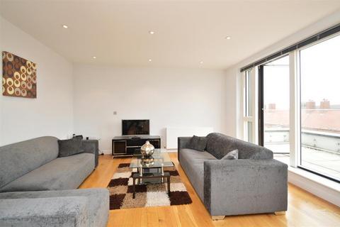 3 bedroom flat to rent, Heneage Street, Spitalfields, E1